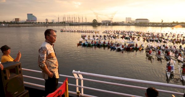 Wali Kota Danny Pomanto Pimpin Gladi Pertunjukan 200 Tari Pakarena di Atas Kapal Nelayan