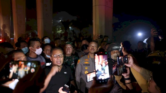 Sigap, Wali Kota Danny Pomanto Respon Cepat Musibah Kebakaran TSM Makassar