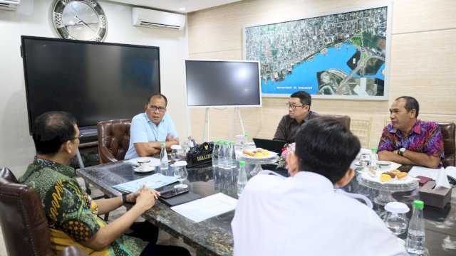 Wali Kota Makassar Moh Ramdhan Pomanto rapat bersama Panitia Makassar Invesment Forum (MIF) 2023, di Amirullah, Rabu (17/5) malam.