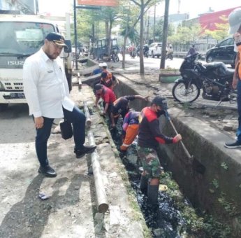 Camat Panakukkang Pantau Pembersihan Drainase
