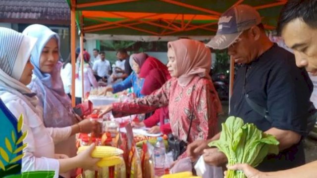 Berdayakan KWT dan UMKM Lorong, DP2 Makassar Gelar Pasar Tani