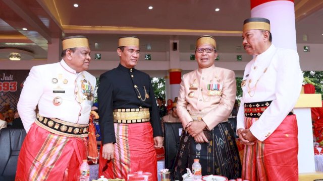 Intip Keakraban Danny Pomanto dengan Bupati Bone dan Amran Sulaiman di Acara Mattompang Arajang