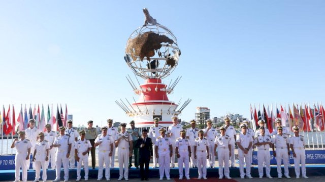 Wali Kota Makassar Moh Ramdhan Pomanto bersama KASAL Laksamana TNI Muhammad Ali dan peserta MNEK 2023, di peresmian Monumen MNEK 2023, Selasa (6/6).