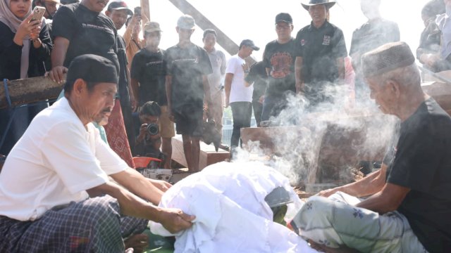 Danny Pomanto Saksikan Prosesi Pemotongan Lunas Kapal Pinisi