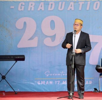 Danny Pomanto Hadiri Penamatan Putri Bungsunya di SMAN 17 Makassar