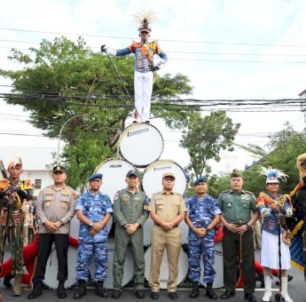 Latihan CWP di Kota Makassar, Danny Pomanto Saksikan Kirab dan Display Drumband Taruna AAU