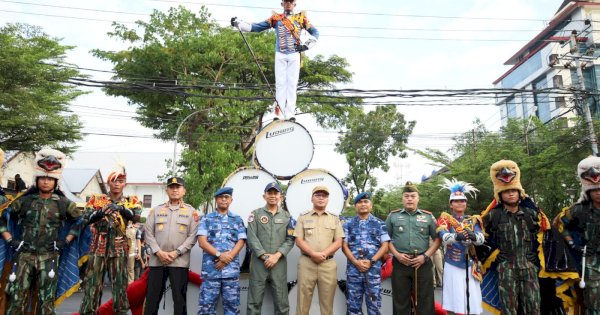 Latihan CWP di Kota Makassar, Danny Pomanto Saksikan Kirab dan Display Drumband Taruna AAU