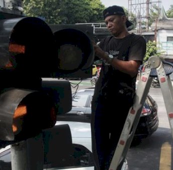 Tim URC Dishub Makassar Respon Cepat Laporan Warga Soal Traffic Light di Monginsidi dan Bulukunyi