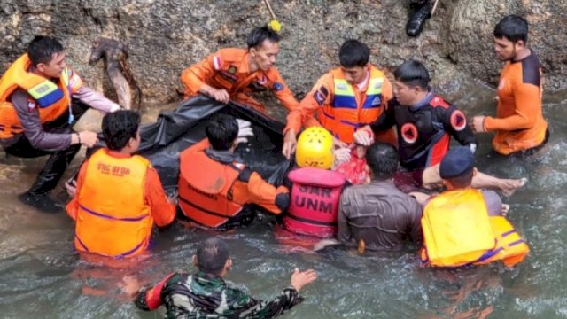 Tim SAR Gabungan Temukan Nenek Tenggelam di Sungai Jompie Bone