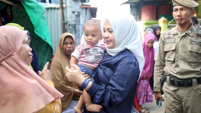 Fatmawati Rusdi Sapa Warga di Bantaran Sungai Tallo