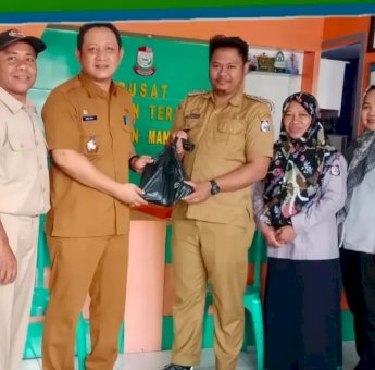 Berbagi Keberkahan Bulan Ramadan, DP2 Makassar Bagi-Bagi Paket Sembako di Kelurahan Mangasa
