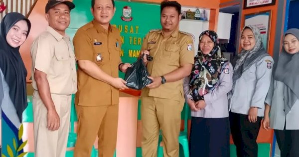Berbagi Keberkahan Bulan Ramadan, DP2 Makassar Bagi-Bagi Paket Sembako di Kelurahan Mangasa