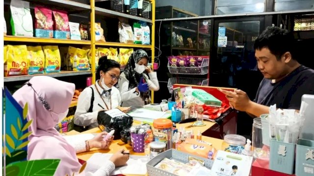 DP2 Makassar Awasi Penjualan Obat Hewan di Pet Shop