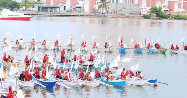 Atraksi Tari di Atas Perahu Nelayan Sukses, Ini Harapan DP2 Makassar di Hari OTDA ke-XXVII
