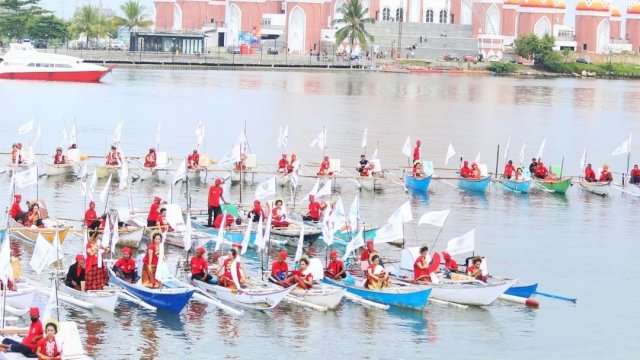 Atraksi Tari di Atas Perahu Nelayan Sukses, Ini Harapan DP2 Makassar di Hari OTDA ke-XXVII