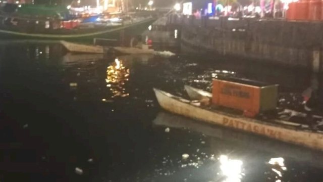 Pattasaki DP2 Makassar Rutin Bersihkan Laut Losari