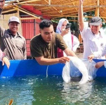 DP2 Makassar Serahkan Bantuan Sarana Produksi Budidaya Perikanan ke Pokdakan