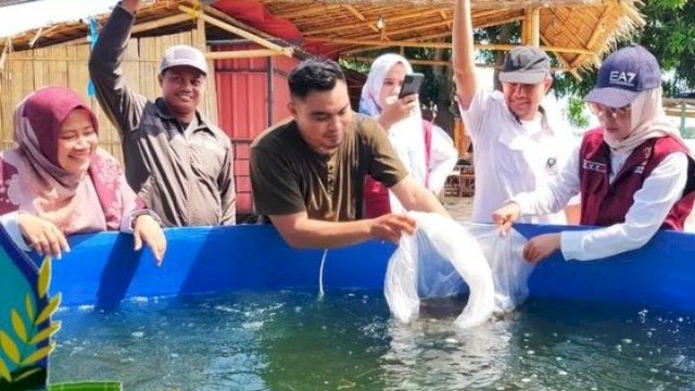 DP2 Makassar Serahkan Bantuan Sarana Produksi Budidaya Perikanan ke Pokdakan