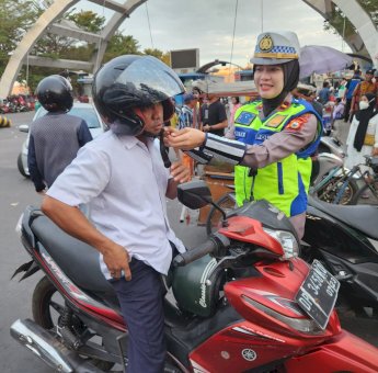 Satlantas Polres Pelabuhan Makassar Imbau Masyarakat Selalu Gunakan Helm dan Patuhi Rambu Lalu Lintas