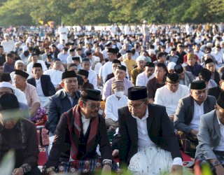 Mentan SYL dan Danny Pomanto Salat Idul Adha 1444 Hijriah di Lapangan Karebosi