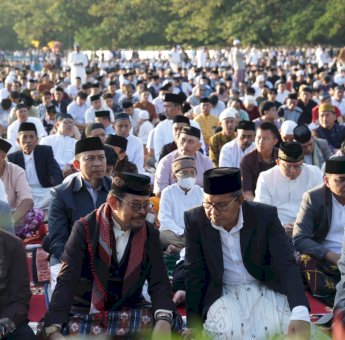 Mentan SYL dan Danny Pomanto Salat Idul Adha 1444 Hijriah di Lapangan Karebosi