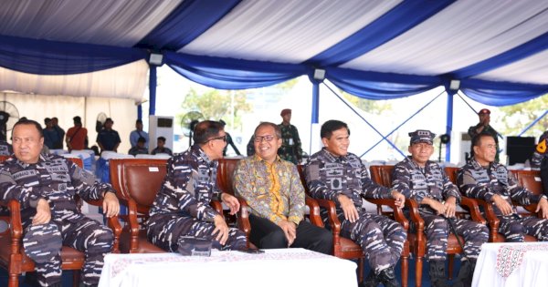 Tinjau Lokasi Opening Ceremony MNEK 2023, KASAL Laksamana TNI Muhammad Ali Ajak Danny Pomanto Jajal KRI Bung Karno-369