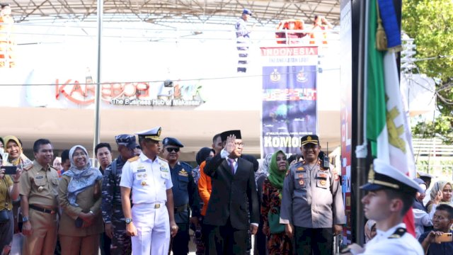 Danny Pomanto-Brigjen TNI Amir Kasman Lepas Peserta City Parade MNEK 2023