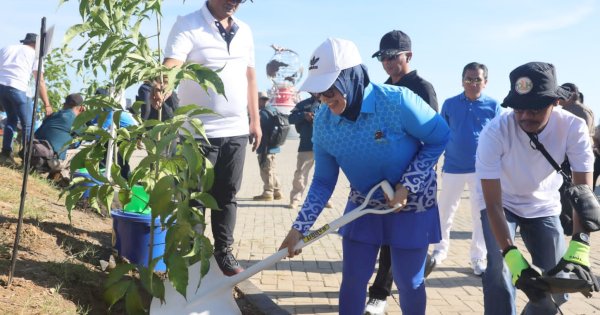 Fatmawati Rusdi dan Delegasi 36 Negara Tanam Pohon Hingga Bersepeda Bersama