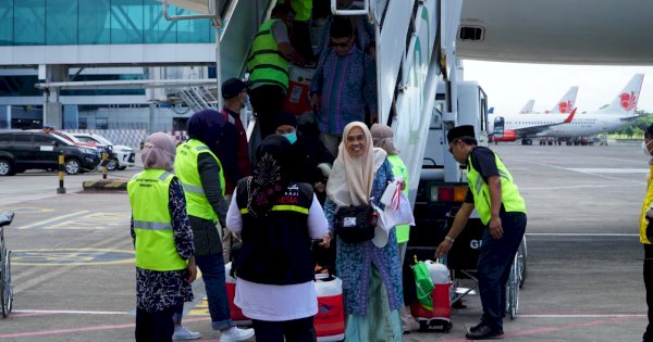 392 Jemaah Haji Kloter I Dembarkasi Makassar Tiba