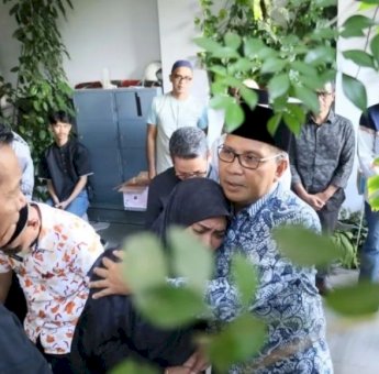 Ayah Kadis PU Makassar Tutup Usia, Danny Pomanto Melayat Beri Dukungan Moril