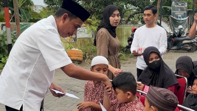 Hadiri Buka Puasa, Rudianto Lallo Serahkan Bantuan ke Anak Yatim Piatu di Bangkala