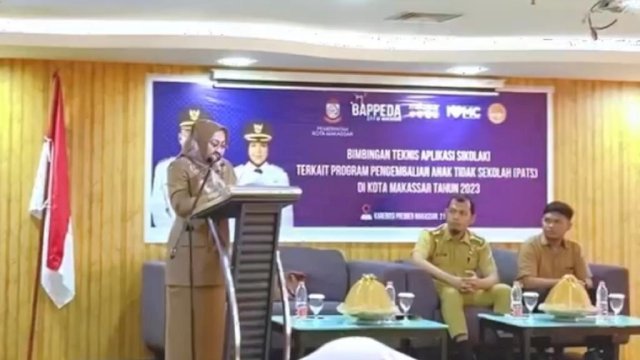Staf Ahli Kota Makassar Aryati Puspasari Abady mewakili Wali Kota Makassar Moh Ramdhan Pomanto membuka Bimtek Aplikasi Sikolaki yang digelar Bappeda Makassar.
