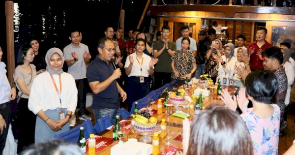 Danny Pomanto Bangun Keakraban dengan Pejabat Singapura di Atas Kapal Pinisi