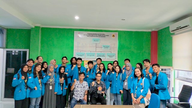 Kepala UPT PAL Dinas PU Makassar Hamka Darwis bersama Mahasiswa Perencanaan Wilayah dan Kota Universitas Tadulako Palu Sulawesi Tengah 