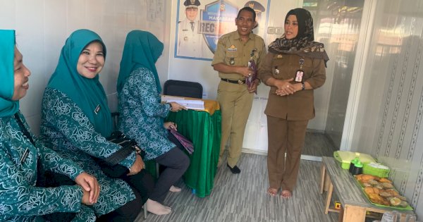 Plt Lurah Bongaya Sambut Tim Penilai Kebersihan Longwis