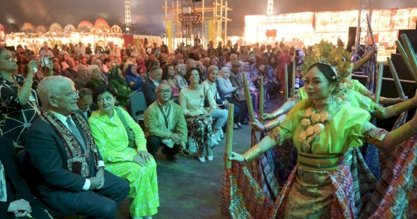 Dinas Kebudayaan Makassar Boyong Penari, Dapat Kesempatan Antar Wali Kota Den Haag Masuki Area Tong Tong Fair