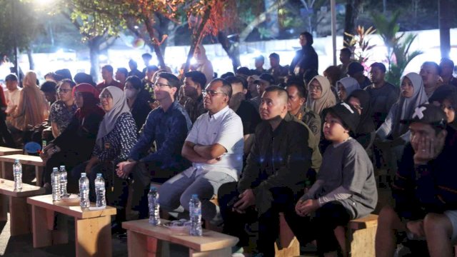 Danny Pomanto dan Pengunjung F8 Makassar Nonton Film Freeman Bereng Konjen Australia Todd Dias