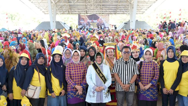 Ribuan Murid TK di Makassar Ikut Karnaval Baju Adat IGTKI-PGRI