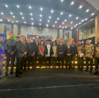 Danny Pomanto-Adnan Purichta Kompak Hadiri Pengukuhan Profesor Kehormatan Pius Lustrilanang di Unsoed