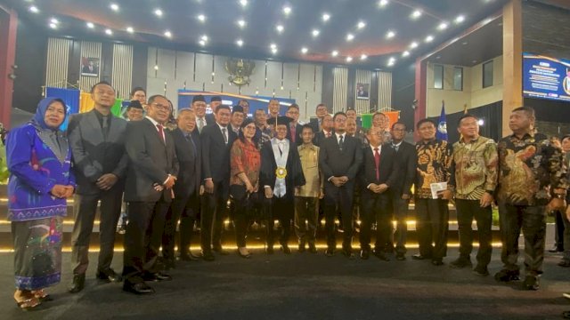 Danny Pomanto-Adnan Purichta Kompak Hadiri Pengukuhan Profesor Kehormatan Pius Lustrilanang di Unsoed