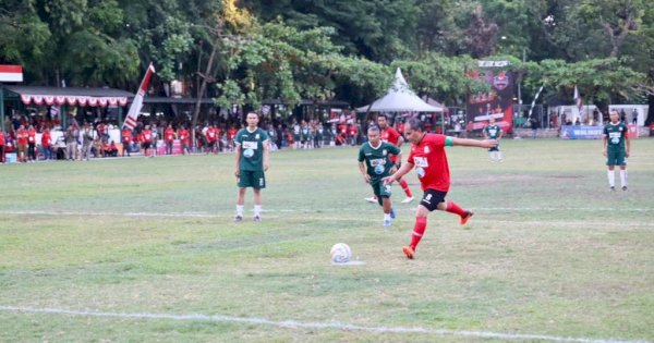 Laga Persahabatan Forkopimda Makassar Lawan Kodam XIV Hasanuddin Buka Kejuaraan Wali Kota Cup VI Makassar 2023