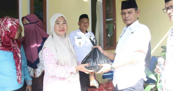 Camat Ujung Tanah Salurkan Bantuan Sembako di Longwis
