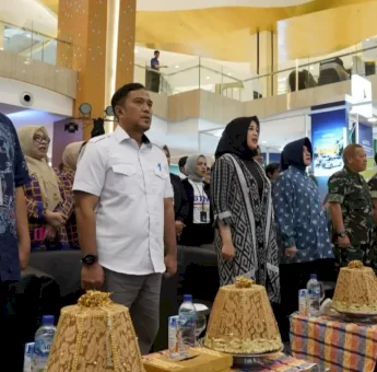 Fatmawati Rusdi Borong Produk UMKM di Cooperative Expo 2023