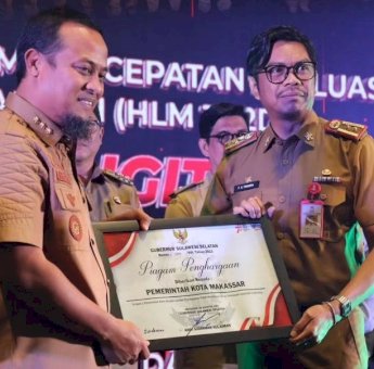 Pemkot Makassar Raih Penghargaan Kepatuhan Bayar Pajak Kendaraan Dinas Terbanyak 2023