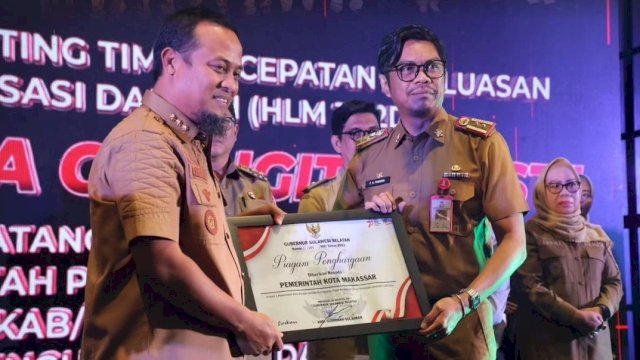 Pemkot Makassar Raih Penghargaan Kepatuhan Bayar Pajak Kendaraan Dinas Terbanyak 2023