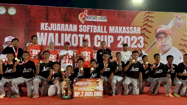 Tim Laston Dinas PU Makassar Juara I Kejuaraan Softball Makassar Wali Kota Cup 2023 U-18