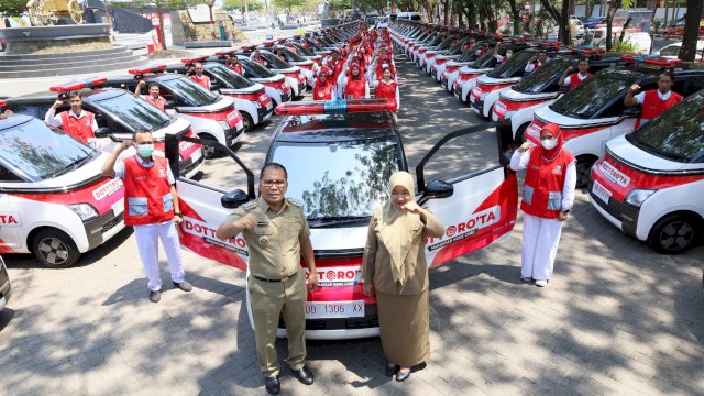 Kepala Dinkes Makassar Nursaidah Sirajuddin Dampingi Walikota Makassar Launching Mobil Dottoro Ta, Selasa (10/10)
