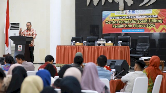 Wali Kota Makassar Moh Ramdhan Pomanto menjadi pembicara dalam Workshop Makin Cakap Digital yang diselenggarakan oleh MPW Pemuda Ikatan Cendikiawan Muslim se-Indonesia (ICMI) Sulsel, di Baruga Anging Mammiri Rujab Wali Kota, Minggu (22/10) || foto istimewa