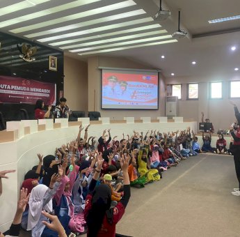 Momentum Sumpah Pemuda Wujudkan Generasi Emas 2045, Duta Pemuda Kota Makassar Latih Kreativitas Anak Jalanan