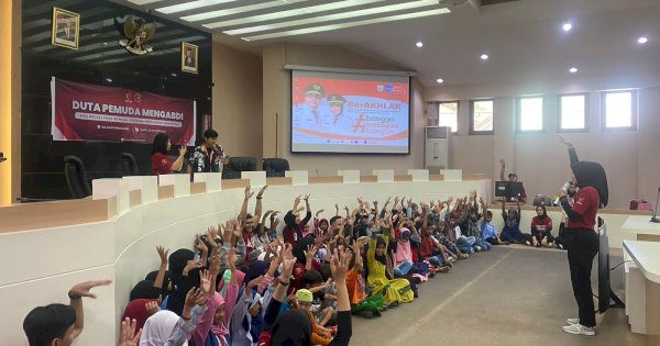 Momentum Sumpah Pemuda Wujudkan Generasi Emas 2045, Duta Pemuda Kota Makassar Latih Kreativitas Anak Jalanan